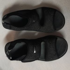 B zees sandals